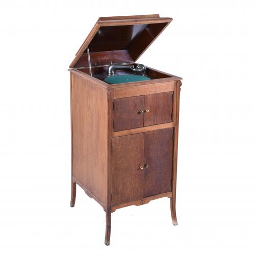 GRAMÓFONO CON MUEBLE PARA DISCOS, PRIMER CUARTO SIGLO XX.