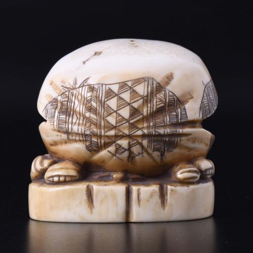 JAPANESE SCHOOL. MEIJI PERIOD, 19TH CENTURY. "CLAM WITH A T