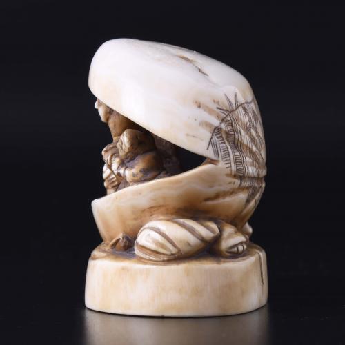 JAPANESE SCHOOL. MEIJI PERIOD, 19TH CENTURY. "CLAM WITH A T