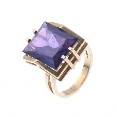 YELLOW GOLD RING WITH AMETHYST.