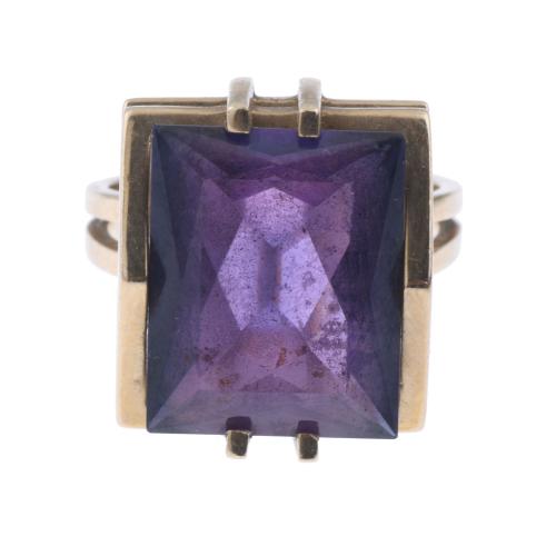 YELLOW GOLD RING WITH AMETHYST.