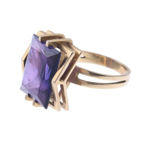 YELLOW GOLD RING WITH AMETHYST.