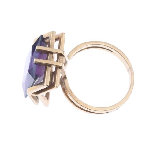 YELLOW GOLD RING WITH AMETHYST.