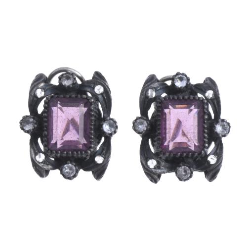 SILVER EARRINGS WITH AMETHYSTS.