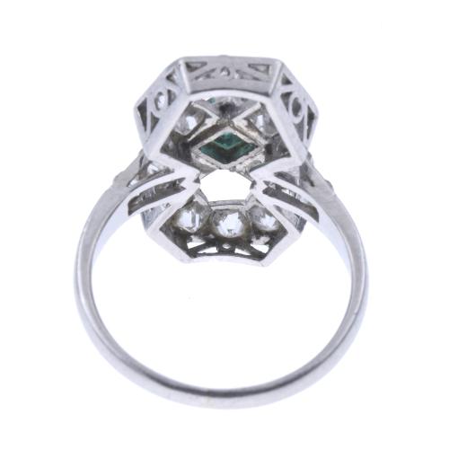 DIAMOND AND EMERALD INFINITY RING.