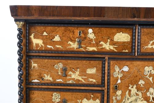 CONTINENTAL CABINET, LATE 19TH CENTURY, AFTER MODELS OF THE