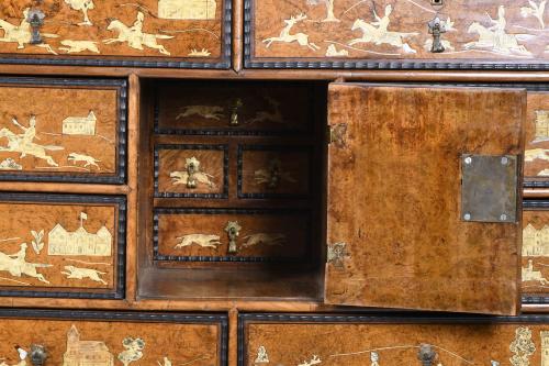 CONTINENTAL CABINET, LATE 19TH CENTURY, AFTER MODELS OF THE