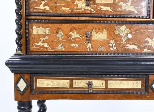 CONTINENTAL CABINET, LATE 19TH CENTURY, AFTER MODELS OF THE