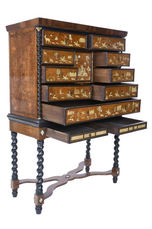 CONTINENTAL CABINET, LATE 19TH CENTURY, AFTER MODELS OF THE