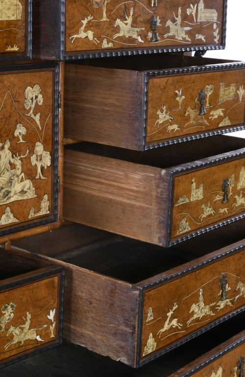 CONTINENTAL CABINET, LATE 19TH CENTURY, AFTER MODELS OF THE
