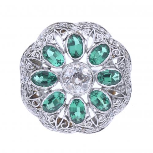 FLOWER RING WITH DIAMONDS AND GREEN BERYL.