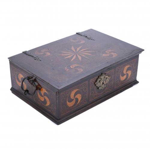 TABLE JEWELLERY BOX, PROBABLY SPANISH, SECOND HALF 19TH CENTURY, ALTHOUGH FOLLOWING MODELS FROM THE 17TH CENTURY.