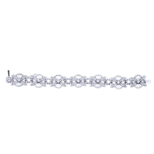 PLATINUM AND DIAMONDS FLORAL BRACELET.