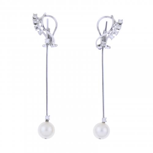 LONG EARRINGS IN WHITE GOLD, DIAMONDS AND PEARLS.