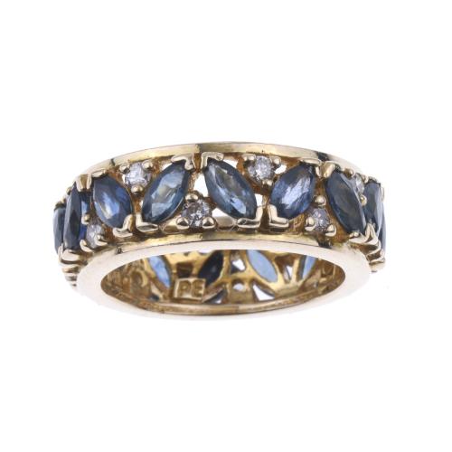 RING IN YELLOW GOLD WITH DIAMONDS AND SAPPHIRES.