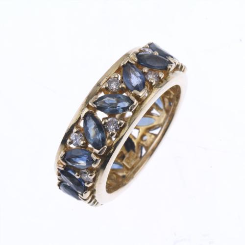 RING IN YELLOW GOLD WITH DIAMONDS AND SAPPHIRES.