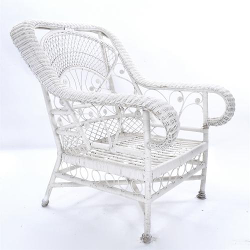 SET OF TWO OUTDOOR ARMCHAIRS AND TABLE, CIRCA 1930-1940.