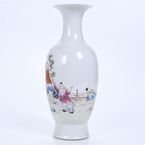 CHINESE VASE, 20TH CENTURY.