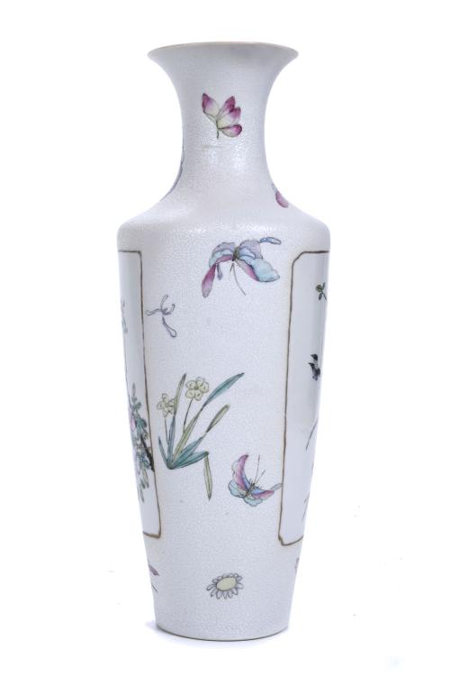 CHINESE VASE, 20TH CENTURY.