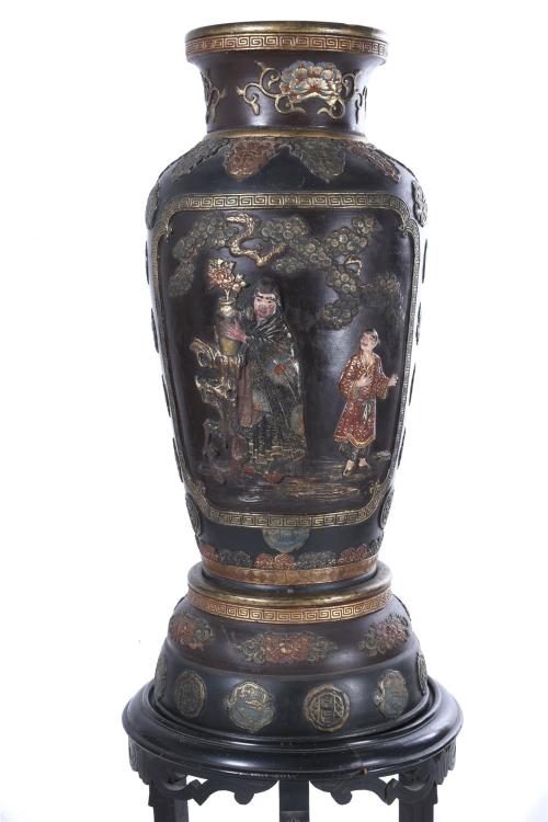 LARGE JAPANESE VASE, FIRST QUARTER 20TH CENTURY.