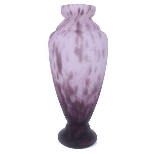 LORRAIN VERRERIE. ART DÉCO VASE, CIRCA 1930.