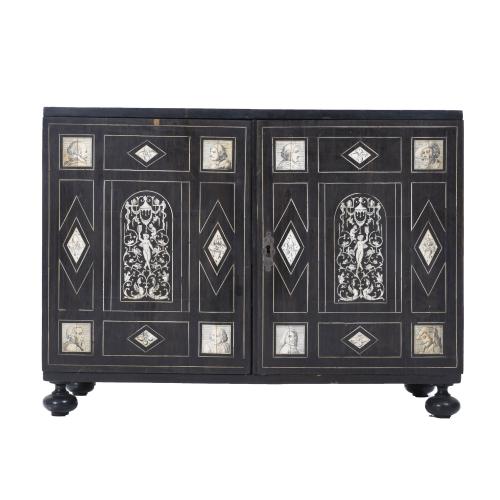 FLORENTINE CHEST, SECOND HALF OF THE 19TH CENTURY.