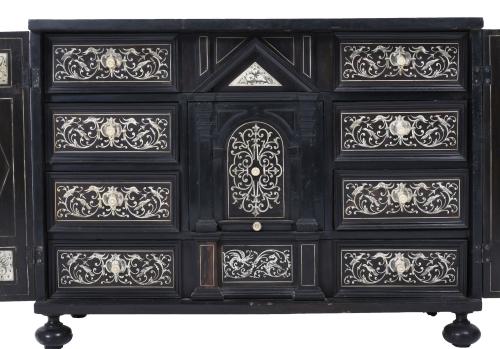 FLORENTINE CHEST, SECOND HALF OF THE 19TH CENTURY.