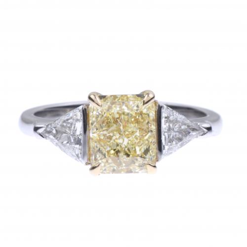 FANCY YELLOW RING OF 2.02 CTS. GIA CERTIFICATE.