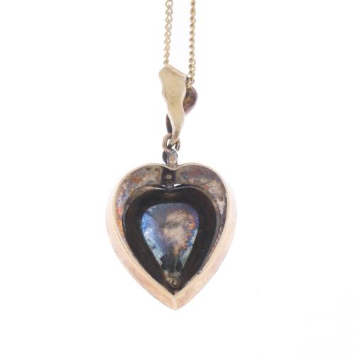 NECKLACE WITH DIAMONDS HEART-SHAPED PENDANT.