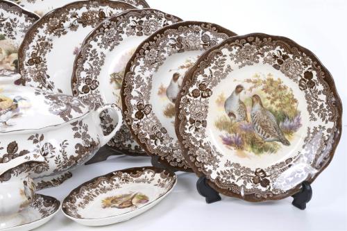 ENGLISH TABLEWARE "THE ROYAL WORCESTER GROUP PALISSY GAMES 