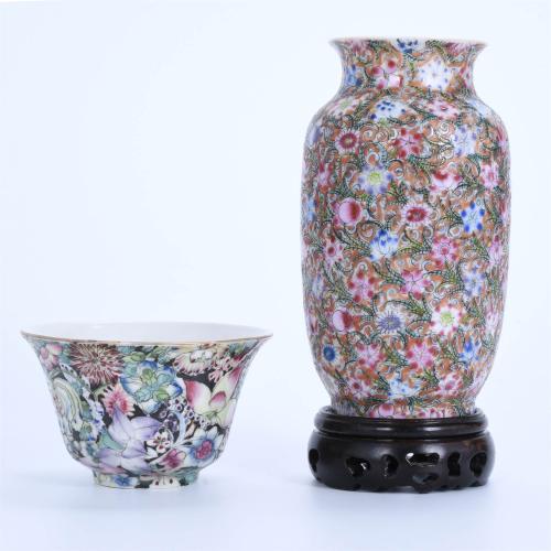CHINESE "THOUSAND FLOWERS" VASE AND CUP, 20TH CENTURY.