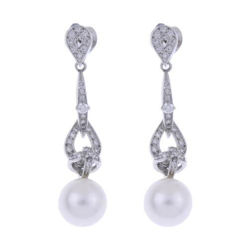 PENDIENTES LARGOS EN ORO BLANCO, DIAMANTES Y PERLA.