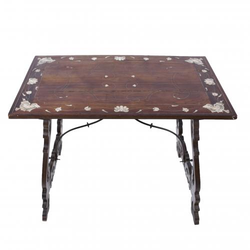 SPANISH SIDE TABLE AFTER MALLORCAN MODELS FROM THE 17TH CEN