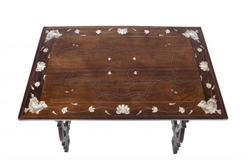SPANISH SIDE TABLE AFTER MALLORCAN MODELS FROM THE 17TH CEN