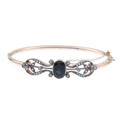 BELLE EPOQUE BANGLE BRACELET IN YELLOW GOLD WITH A SAPPHIRE.