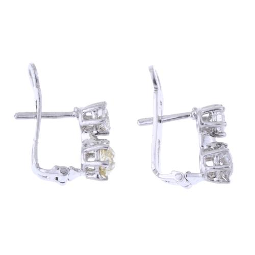WHITE GOLD AND DIAMONDS EARRINGS.