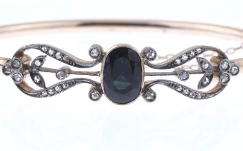 BELLE EPOQUE BANGLE BRACELET IN YELLOW GOLD WITH A SAPPHIRE.