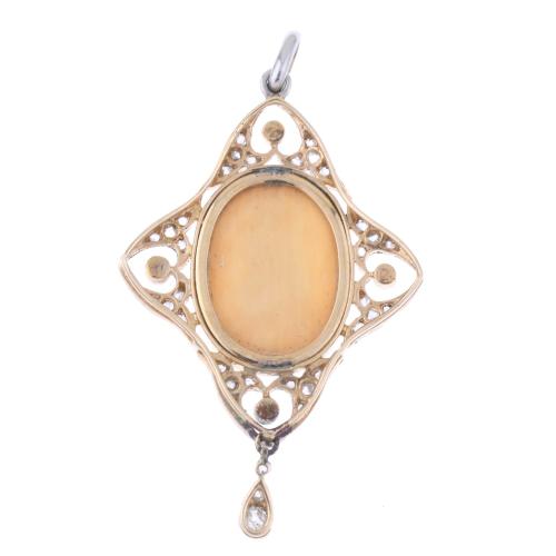 PENDANT WITH GOLD, DIAMONDS AND PEARLS MEDAL.
