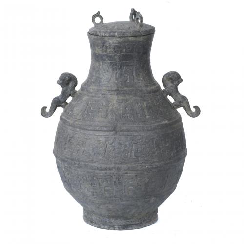 RECIPIENTE CHINO SIGUIENDO MODELOS DE LAS ANTIGUAS VASIJAS DE RITUALES "ZUN" CONSERVADAS DE LA EDAD DE BRONCE, SIGLO XX.
