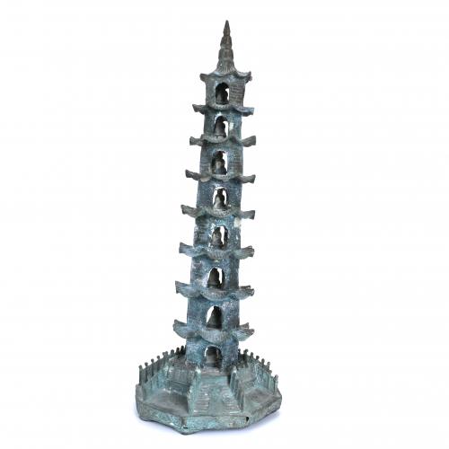 ESCUELA CHINA, SIGLO XX. SIGUIENDO MODELOS ARCAICOS. TORRE PAGODA.