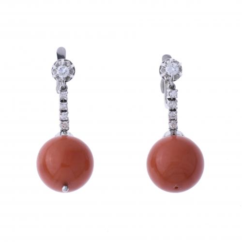 LONG EARRINGS WITH CORAL SPHERES AND DIAMONDS.