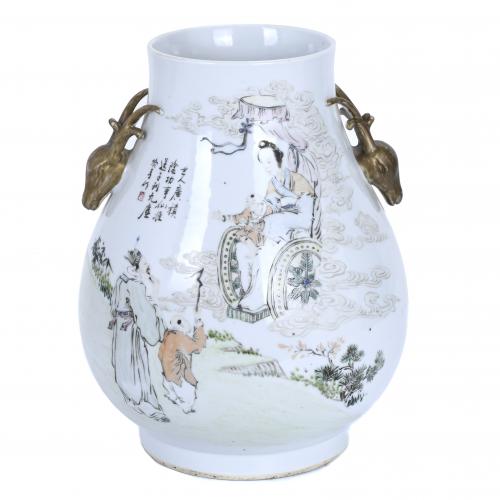 CHINESE VASE, 20TH CENTURY.