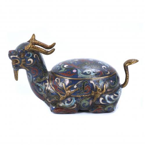 ESCUELA CHINA, FIN. SIGLO XIX. FIGURA ZOOMORFA CON TAPA.