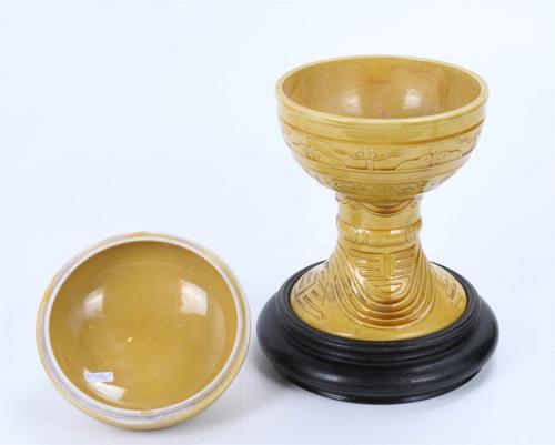 URNA DE ALTAR CON TAPA CHINA, SIGLO XIX.