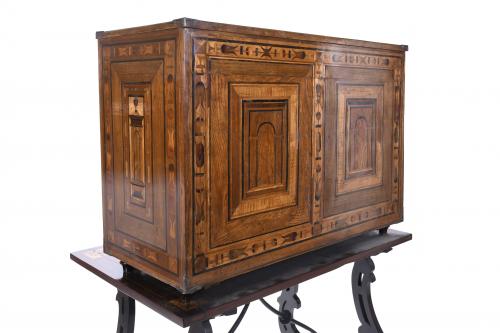 GERMAN DESK FROM NUREMBERG, 16TH CENTURY.