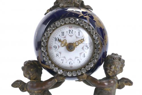 SMALL FRENCH CLOCK, EARLY 20TH CENTURY.
