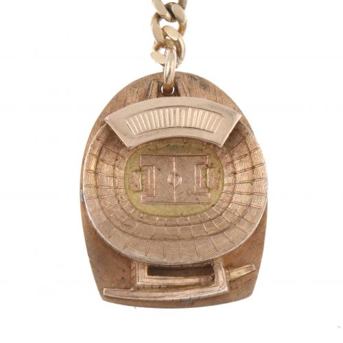 BROCHE DEL F. C. BARCELONA EN ORO.