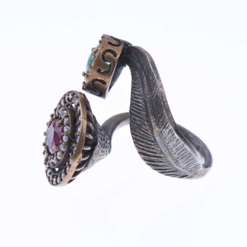 ORIGINAL RING WITH ZIRCONS AND NATURAL STONES.