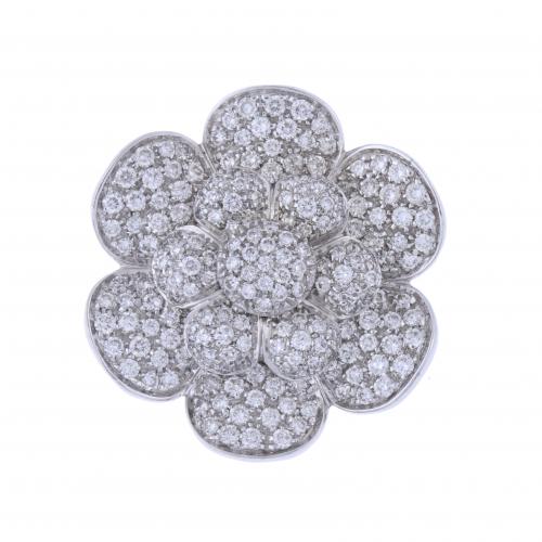 LARGE FLORAL RING WITH DIAMONDS.
