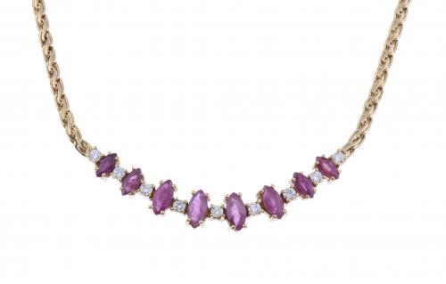 GARGANTILLA CON DIAMANTES Y RUBÍES.